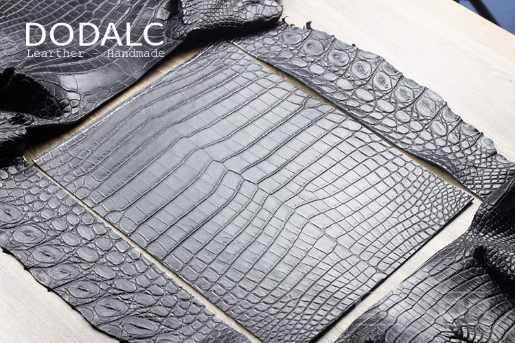 Sản phẩm ví da handmade của DODALC được làm hoàn toàn từ chất liệu da thật tự nhiên cao cấp nhất